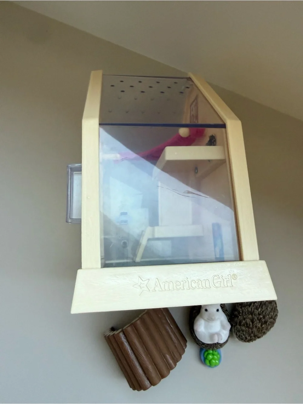 American Girl Beige Playhouse with Brown Tunnel and Blue Dish